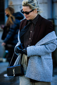 details, black sunglasses, valentino sunglasses, black printed tie, tweed blazer, grey blazer, brown blazer, street style, jonathan paciullo, FW, frenchystyle, fashion week, NYFW, NEW YORK, AUTUMN WINTER 2022-2023, FALL WINTER 2022_2023, FW 22-23, vertical, atmosphere details