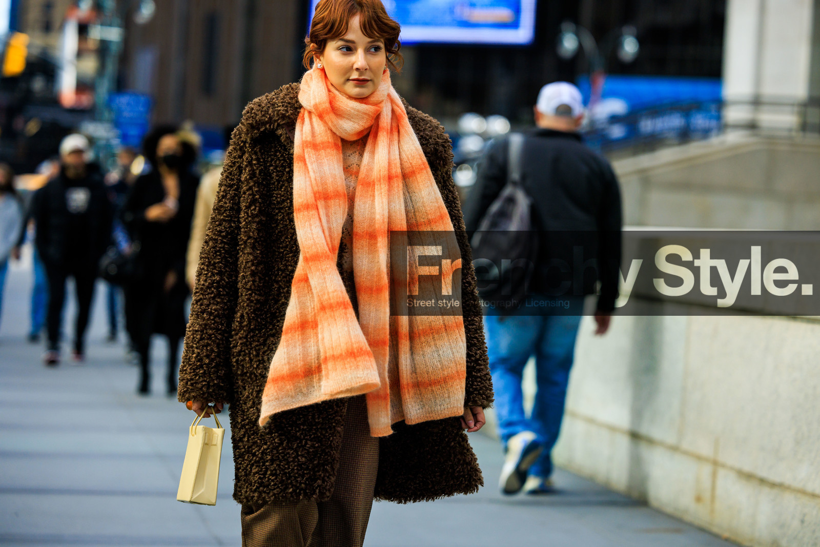 orange plaid scarf, brown curly sheep coat, mini beige tote bag, alyssa coscarelli, fashion week, frenchystyle, FW, jonathan paciullo, street style, NYFW, NEW YORK, AUTUMN WINTER 2022-2023, FALL WINTER 2022_2023, FW 22-23, atmosphere details, horizontal