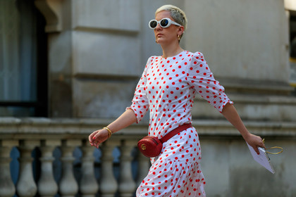 white sunglasses, polka dots dress, mid long dress, white dress, gucci bag, red leather bag, belt bag, multi earrings, golden earrings, hoop earrings, long sleeves dress, fashion week, frenchystyle, FW, jonathan paciullo, street style, atmosphere details, horizontal, detail