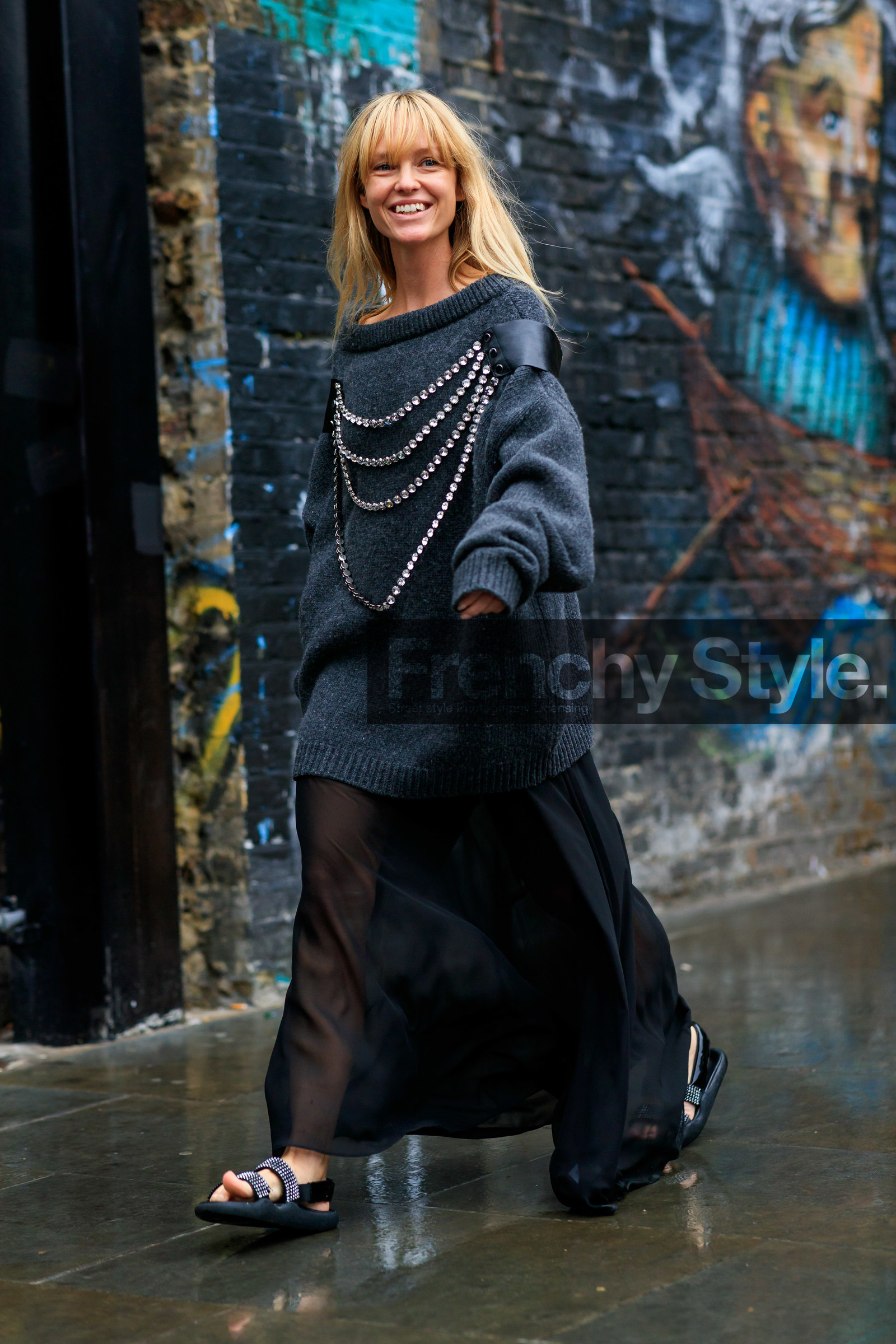 jeanette madsen, dark grey pullover, oversize pullover, strassed pullover, black skirt, long skirt, flat sandals, strassed sandals, strassed stap sandals, fashion week, frenchystyle, FW, jonathan paciullo, street style, vertical, full length