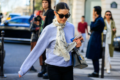 black bag, grey sweater, leather bag, printed scarf, sunglasses, white scarf, fashion week, frenchystyle, FW, jonathan paciullo, street style, PFW, PARIS, AUTUMN WINTER 2019-2020, AW 19-20, FALL WINTER 2019-2020, FW 19-20, horizontal, atmosphere details, detail