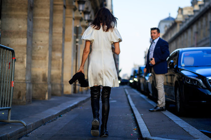 black bag, black shoes, high boots, leather bag, leather shoes, louis vuitton, white dress, fashion week, frenchystyle, FW, jonathan paciullo, street style, PFW, PARIS, atmosphere details, horizontal, full length, AUTUMN WINTER 2018-2019, FALL WINTER 2018-2019, FW 18-19