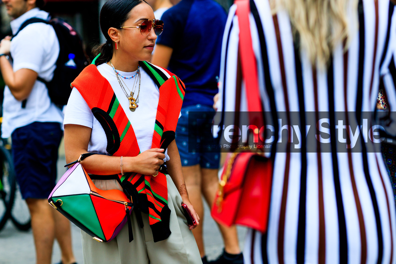 beige pants, céline, earrings, graphic bag, leather bag, loewe, multicolor bag, necklace, printed bag, red sweater, sunglasses, trousers, white t shirt, street style, jonathan paciullo, FW, frenchystyle, fashion week, NYFW, NEW YORK, SPRING SUMMER 2019, SS 19, atmosphere details, horizontal, detail