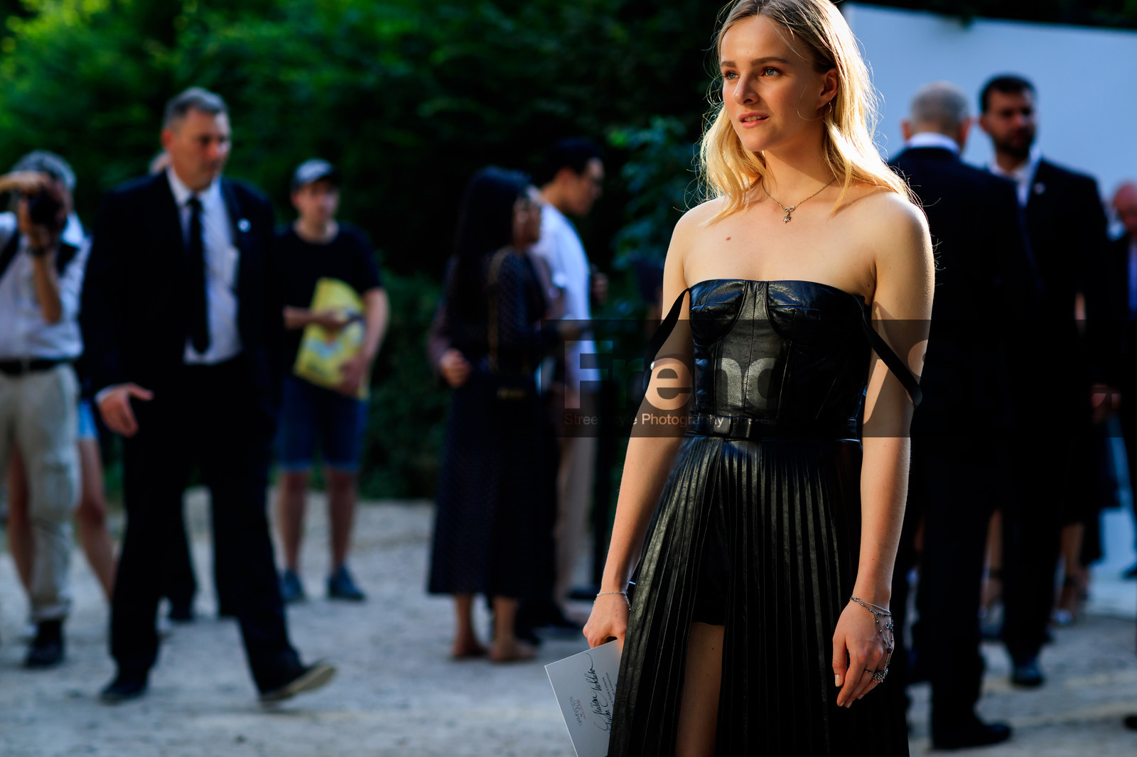 black dress, bustier dress, leather dress, pleated dress, fashion week, frenchystyle, FW, jonathan paciullo, street style, PFW, PARIS, horizontal, atmosphere details, detail, AUTUMN WINTER 2018-2019, FALL WINTER 2018-2019, FW 18-19