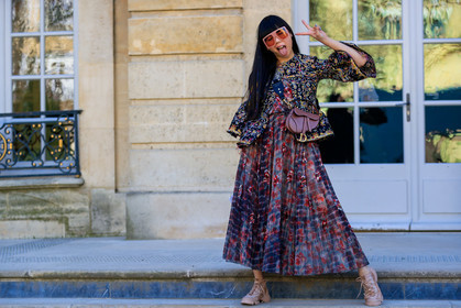 christian dior, floral, flowers, graphic dress, graphic jacket, leather bag, leather shoes, multicolor jacket, pink bag, pink dress, pink sneakers, printed dress, printed jacket, purple dress, saddle bag, sunglasses, susie lau, fashion week, frenchystyle, FW, jonathan paciullo, street style, PFW, PARIS, AUTUMN WINTER 2019-2020, AW 19-20, FALL WINTER 2019-2020, FW 19-20, horizontal, atmosphere details, full length