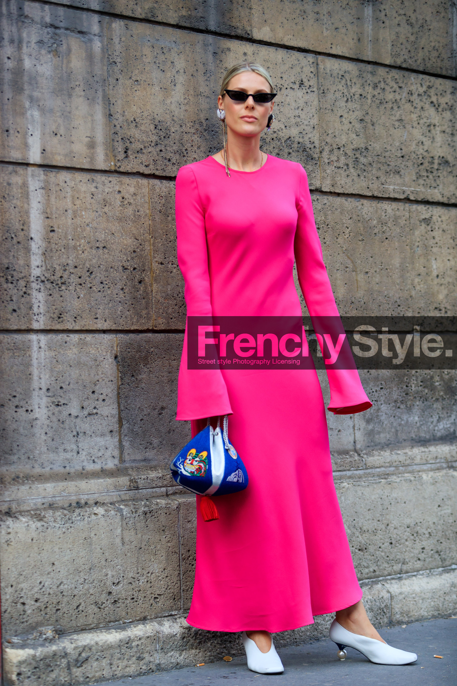 denim bag, earrings, graphic bag, high heels, leather bag, leather shoes, multicolor bag, pink dress, printed bag, silver bag, sunglasses, white shoes, PFW, fashion week, frenchystyle, FW, jonathan paciullo, street style, PARIS, vertical, full length, AUTUMN WINTER 2018-2019, FALL WINTER 2018-2019, FW 18-19, sofie valkiers