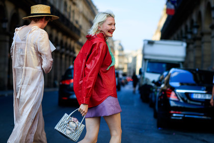 beige dress, earrings, graphic bag, grey bag, leather bag, leather shirt, leather skirt, miu miu, pink skirt, printed bag, red lips, red shirt, silver bag, straw hat, fashion week, frenchystyle, FW, jonathan paciullo, street style, PFW, PARIS, atmosphere details, horizontal, detail, AUTUMN WINTER 2018-2019, FALL WINTER 2018-2019, FW 18-19, lotta volkova