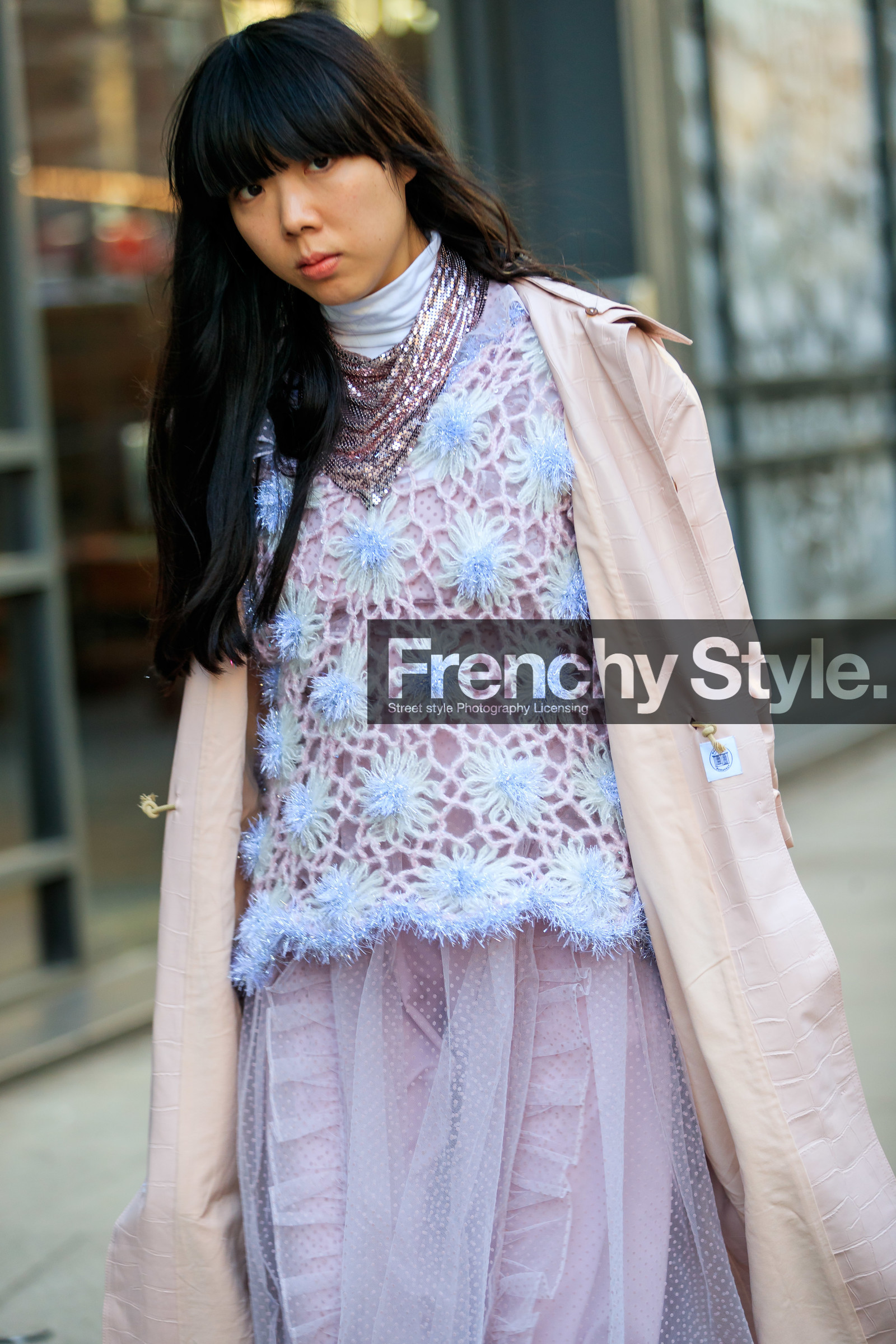 embroideries, glitter, pink coat, pink scarf, pink skirt, pink sweater, susie lau, tone on tone, total look pink, tulle, street style, jonathan paciullo, FW, frenchystyle, fashion week, LFW, LONDON, AUTUMN WINTER 2019-2020, AW 19-20, FW 19-20, FALL WINTER 2019-2020, vertical, atmosphere details, detail