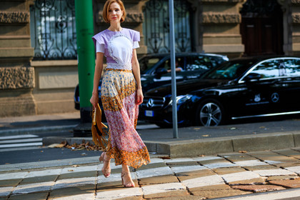 camel bag, embroideries, floral, flowers, fringes, golden shoes, graphic skirt, high heels, leather bag, leather shoes, printed skirt, purple top, sequined, fashion week, frenchystyle, FW, jonathan paciullo, street style, MFW, MILAN, SPRING SUMMER 2019, SS 19, atmosphere details, horizontal, full length