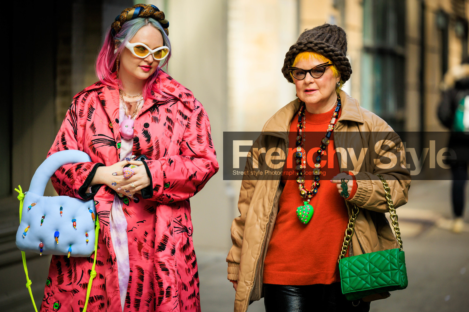 fluffy pink coat, overzised jacket, kitten print jacket, dyed hair, colorful hair, heart ring, white sunglasses, braided headband, multicolor headband, puffed bag, pastel blue hanbag, charm necklace, purple, tie dye dress, pink lips, beaded handbag, green handbag, green chainbag, satin pants, black pants, white combat boots, orange jumper, beaded necklace, heart charm necklace, puffed jacket, beige jacket, knitted hat, brown hat, kristen bateman, street style, jonathan paciullo, FW, frenchystyle, fashion week, NYFW, NEW YORK, AUTUMN WINTER 2022-2023, FALL WINTER 2022_2023, FW 22-23, atmosphere details, horizontal