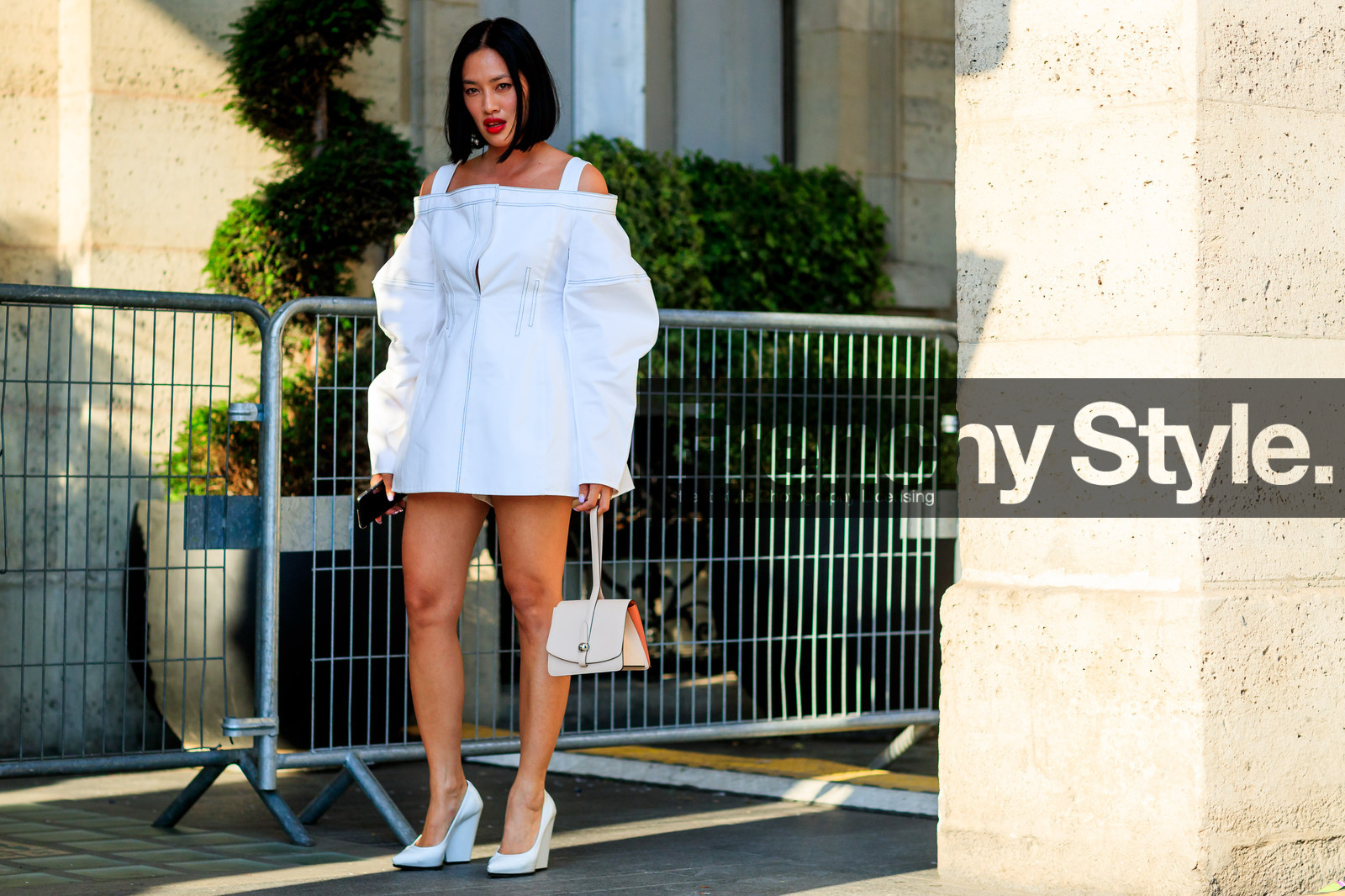beige bag, high heels, leather bag, leather shoes, red lips, white dress, white shoes, fashion week, frenchystyle, FW, jonathan paciullo, street style, PFW, PARIS, atmosphere details, horizontal, full length, AUTUMN WINTER 2018-2019, FALL WINTER 2018-2019, FW 18-19, Tiffany Hsu