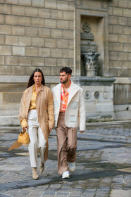 alice & j.s, alice barbier, JS roques, yellow shirt, yellow leather bag, hand bag, white leather pants, beige suede boots, light beige trench coat, sheer trench coat, silk shirt, orange shirt, tie and dye shirt, light beige jacket, used jacket, fashion week, frenchystyle, FW, jonathan paciullo, street style, PFW, PARIS, SPRING SUMMER 2020, SS 20, horizontal, full length