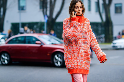 atmosphere details, AUTUMN WINTER 2017-2018, AW 17-18, detail, FALL WINTER 2017-2018, fashion week, frenchystyle, FW, FW 17-18, horizontal, jonathan paciullo, MFW, MILAN, oversize, pink pants, red sweater, street style, trousers