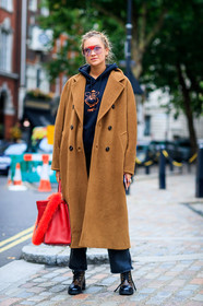 black pants, black shoes, black sweater, brown coat, camel coat, fashion week, frenchystyle, full length, FW, high heels, hoodie, jonathan paciullo, lace up shoes, leather bag, leather shoes, LFW, LONDON, louis vuitton, monogram, nina suess, printed boots, red bag, SPRING SUMMER 2018, SS 18, street style, trousers, vertical