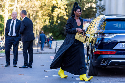 bag, black coat, black dress, boots, coat, dress, hairstyle, leather boots, long coat, long dress, pony tail, printed coat, santiags, satin dress, straw bag, wood bag, yellow boots, yellow santiags, fashion week, frenchystyle, FW, jonathan paciullo, street style, PFW, PARIS, SPRING SUMMER 2022, SS 22, horizontal, atmosphere details, full length