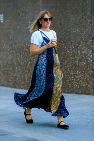 brown scale sunglasses, butterfly sunglasses, golden earrings, hoop earrings, long dress, sleeveless dress, floral printed dress, silk dress, white t-shirt, black shoes, venetian shoes, velvet shoes, purple nails, fashion week, frenchystyle, FW, jonathan paciullo, street style, vertical, full length