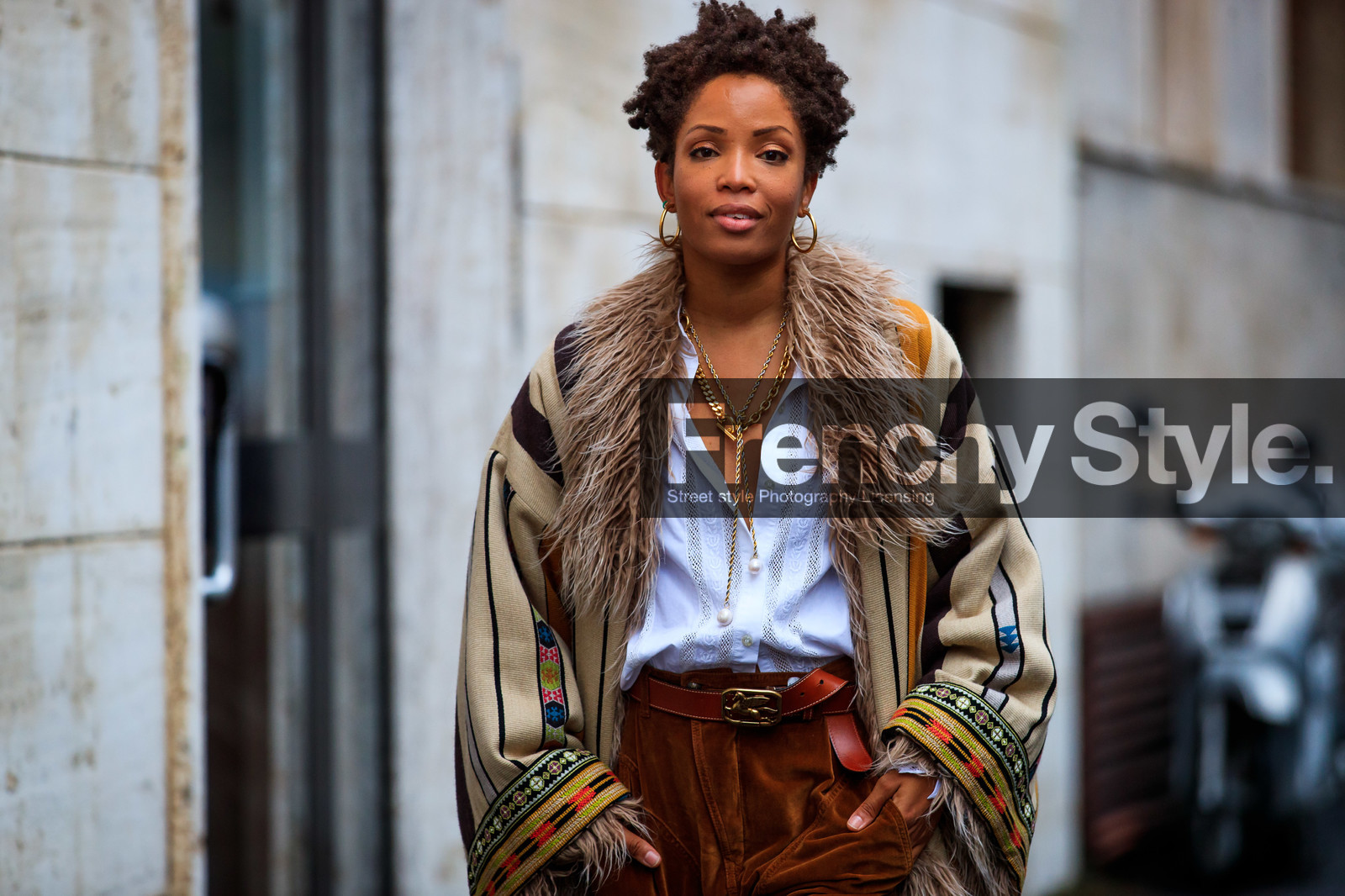 fur coat, long coat, striped coat, ethnic embroidered coat, ethnic printed coat, white shirt, lace shirt, corduroy pants, brown pants, belted pants, camel leather belt, etro coat, etro belt, etro pants, etro look, long necklace, golden necklace, multi necklace, hoop earrings, golden earrings, oversize coat, street style, jonathan paciullo, FW, frenchystyle, fashion week, MFW, MILAN, SPRING SUMMER 2021, SS 21, horizontal, atmosphere details, detail, model