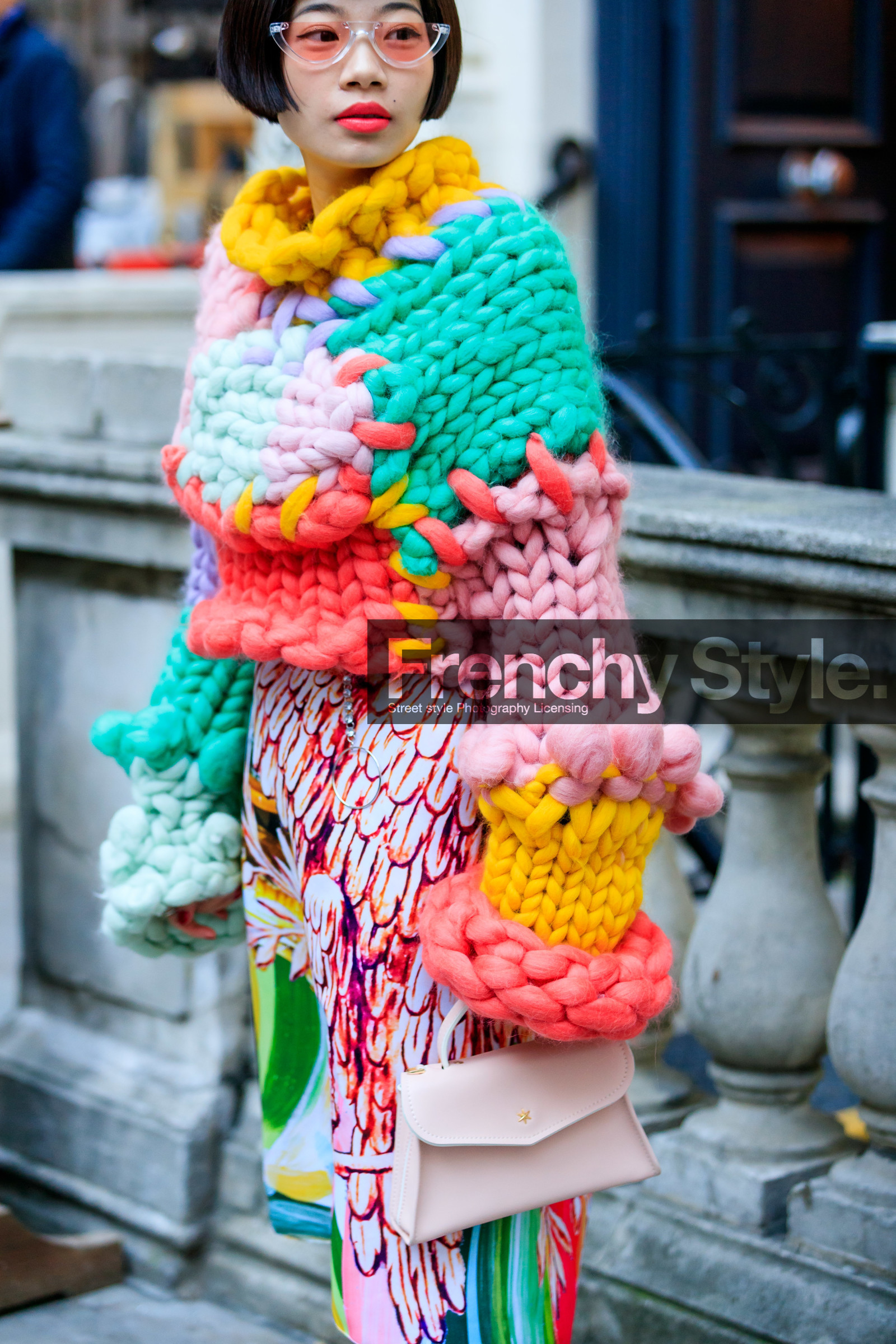 graphic dress, leather bag, multicolor dress, multicolor sweater, pink bag, printed dress, sunglasses, fashion week, frenchystyle, FW, jonathan paciullo, street style, LFW, LONDON, AUTUMN WINTER 2019-2020, AW 19-20, FW 19-20, FALL WINTER 2019-2020, vertical, atmosphere details, detail