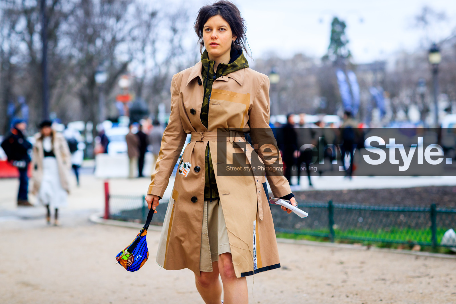 atmosphere details, AUTUMN WINTER 2017-2018, AW 17-18, beige coat, beige shorts, blue bag, camo jacket, camouflage, detail, FALL WINTER 2017-2018, fanny pack, fashion week, frenchystyle, FW, FW 17-18, green jacket, horizontal, jonathan paciullo, leather bag, leather coat, PARIS, PFW, printed bag, printed jacket, street style, Tatiana Cotliar