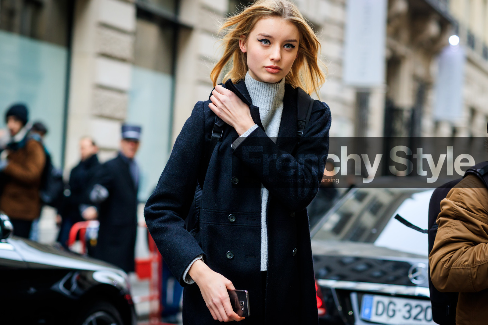 black coat, eyeliner, grey sweater, fashion week, frenchystyle, FW, jonathan paciullo, street style, PFW, PARIS, SPRING SUMMER 2017, SS 17, HAUTE COUTURE, atmosphere details, detail, horizontal, portrait, model