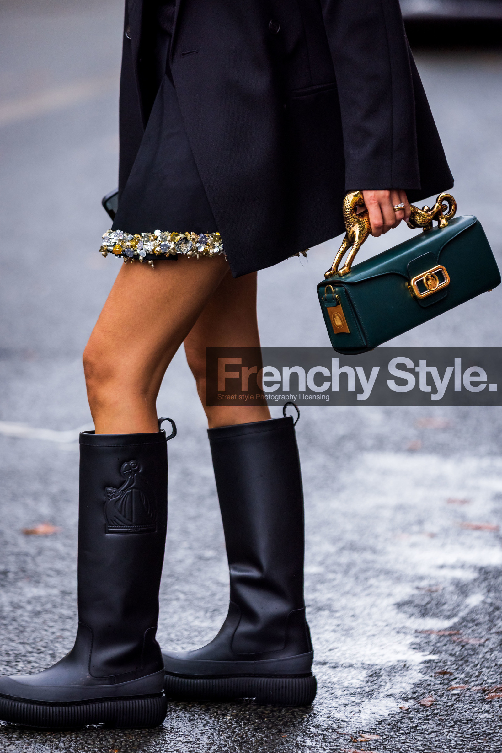 bag, black blazer, black boots, blazer, boots, green bag, lanvin bag, leather bag, leather boots, Leia Sfez, statement bag, fashion week, frenchystyle, FW, jonathan paciullo, street style, PFW, PARIS, SPRING SUMMER 2022, SS 22, vertical, atmosphere details