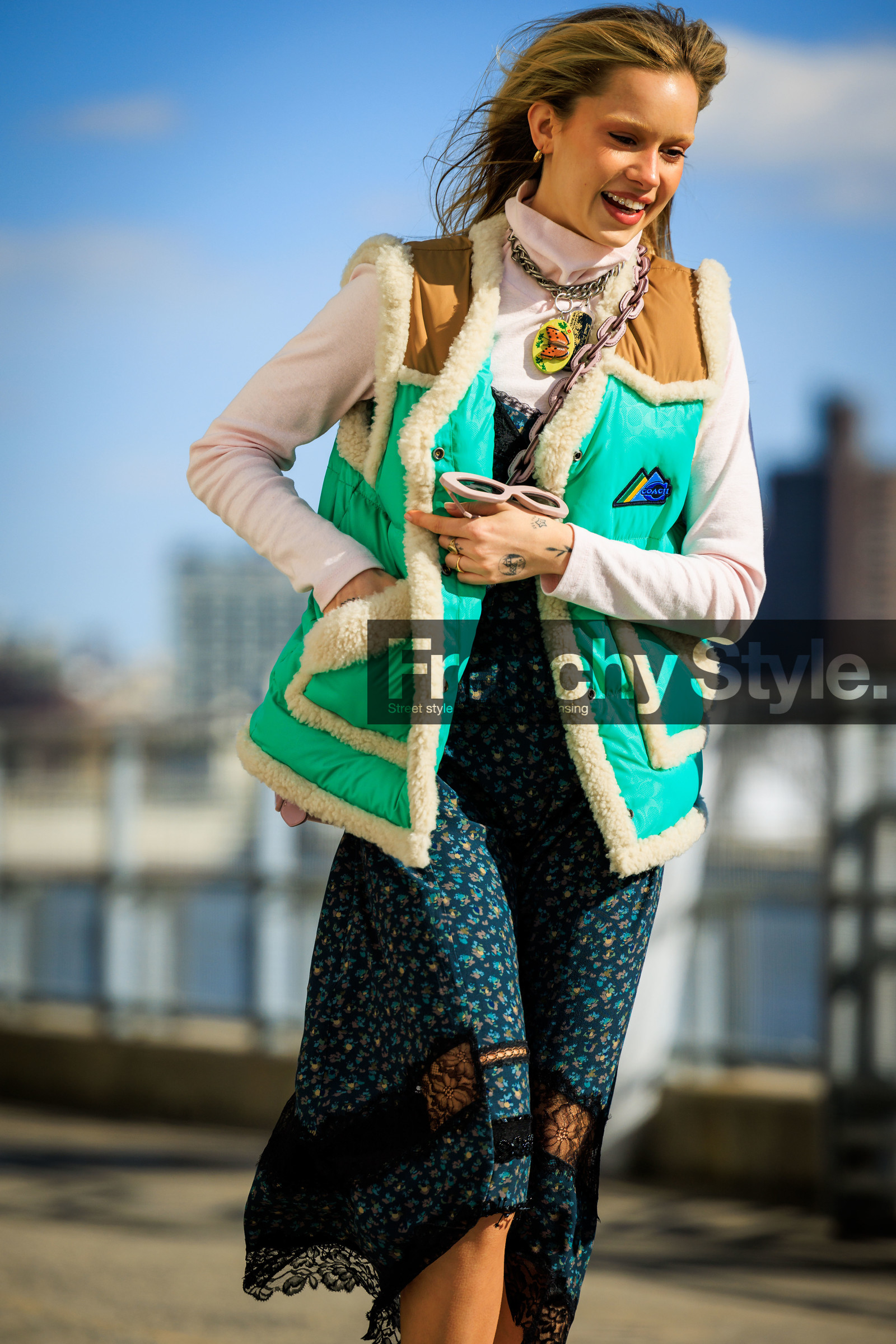 puffy veste, sleeveless vest, green vest, multicolor vest, white turtleneck top, silver chain, chain necklace, butterfly necklace, dior heart printed mens white jacket, blue midi dress, lace dress, flowered dress, fashion week, frenchystyle, FW, jonathan paciullo, street style, NYFW, NEW YORK, AUTUMN WINTER 2022-2023, FALL WINTER 2022_2023, FW 22-23, vertical, atmosphere details