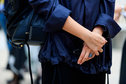black bag, black pants, blue shirt, leather bag, rings, fashion week, frenchystyle, FW, jonathan paciullo, street style, PFW, PARIS, horizontal, atmosphere details, detail, AUTUMN WINTER 2018-2019, FALL WINTER 2018-2019, FW 18-19