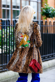 animal print, blue denim, denim pants, Fur coat, graphic bag, graphic jacket, jeans, leather bag, leopard, printed bag, printed jacket, red bag, snake print, trousers, fashion week, frenchystyle, FW, jonathan paciullo, street style, LFW, LONDON, SPRING SUMMER 2019, SS 19, vertical, detail, atmosphere details