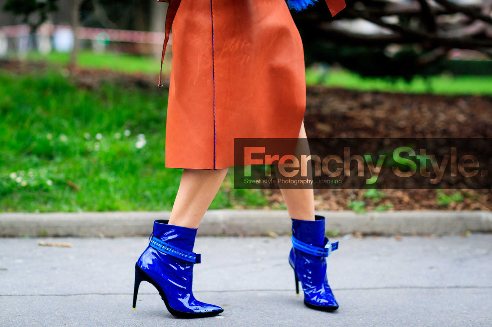 atmosphere details, AUTUMN WINTER 2017-2018, AW 17-18, blue boots, camel dress, caro daur, detail, FALL WINTER 2017-2018, fashion week, frenchystyle, FW, FW 17-18, high heels, horizontal, jonathan paciullo, leather dress, leather shoes, PARIS, PFW, street style, varnished leather shoes
