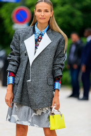 grey jacket, blue shirt, studs shirt, strassed shirt, louis vuitton bag, louis vuitton jacket, louis vuitton shirt, louis vuitton skirt, louis vuitton total look, louis vuitton capucines bag, yellow leather bag, white leather bag, bicolor bag, hand bag, mini bag, floral printed skirt, grey skirt, polka dots skirt, patchwork shirt, fashion week, frenchystyle, FW, jonathan paciullo, street style, PFW, PARIS, AUTUMN WINTER 2021-2022, FALL WINTER 2021-2022, FW 21-22, vertical, atmosphere details, detail, natasha poly, model