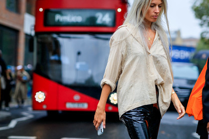 sarah harris, light beige shirt, loose shirt, black vinyl pants, rolex watch, fashion week, frenchystyle, FW, jonathan paciullo, street style, atmosphere details, horizontal, detail